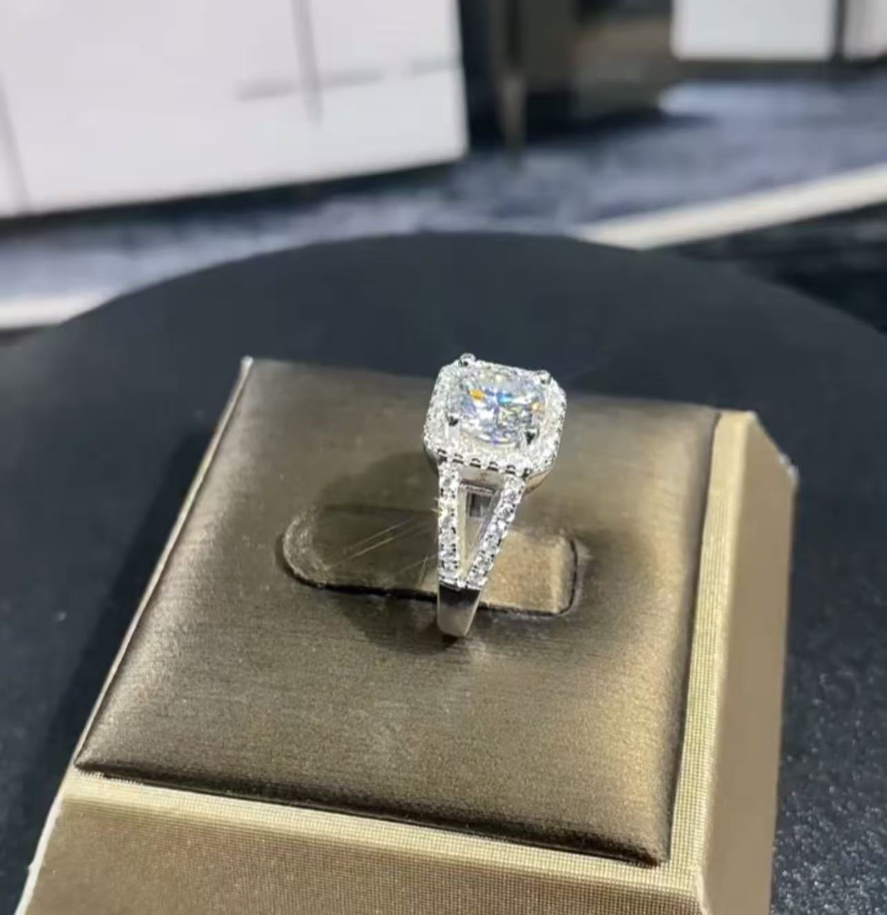 Vintage S925 Sterling Silver Round Brilliant 1CT Moissanite D VVS Ring