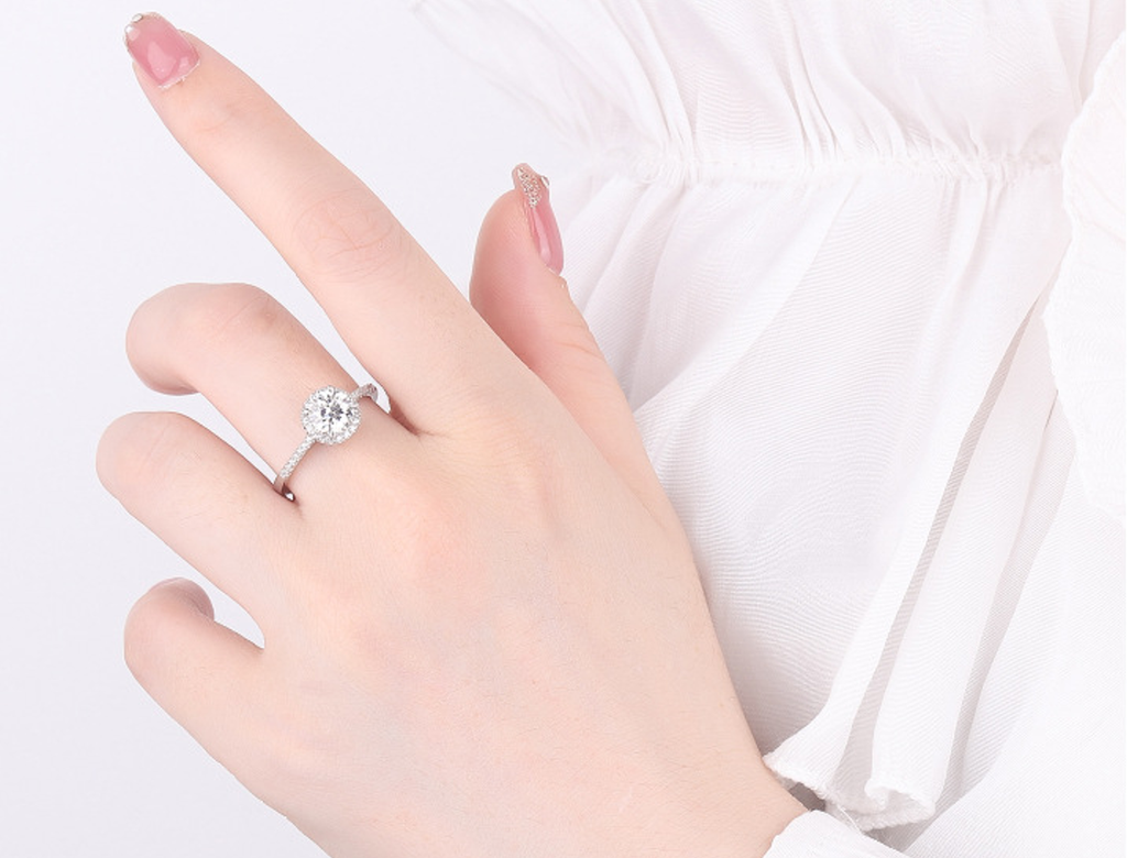 Vintage S925 Sterling Silver 0.5CT Moissanite D VVS Excellent Ring